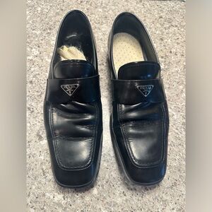 Men’s black leather leather loafers. Classy with lots of life left!